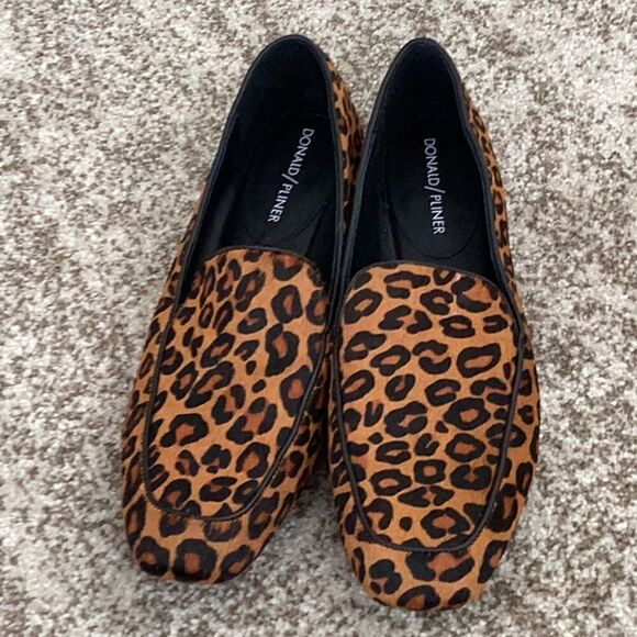 Donald J. Pliner Heddy Leopard Print Calf Hair Loafer 8 - Picture 2 of 7